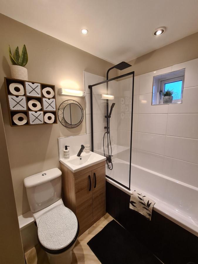 לאנלי Modern 1 Bed Apartment Next To Beach And Golf Course מראה חיצוני תמונה
