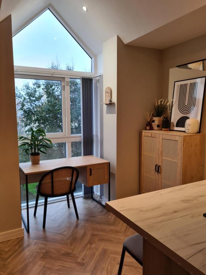 לאנלי Modern 1 Bed Apartment Next To Beach And Golf Course מראה חיצוני תמונה