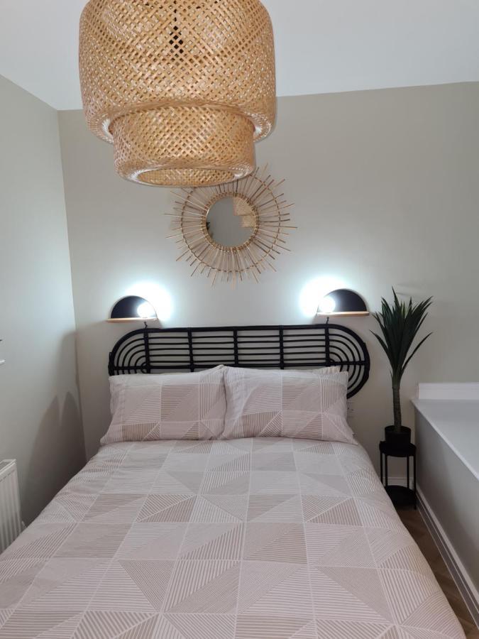 לאנלי Modern 1 Bed Apartment Next To Beach And Golf Course מראה חיצוני תמונה