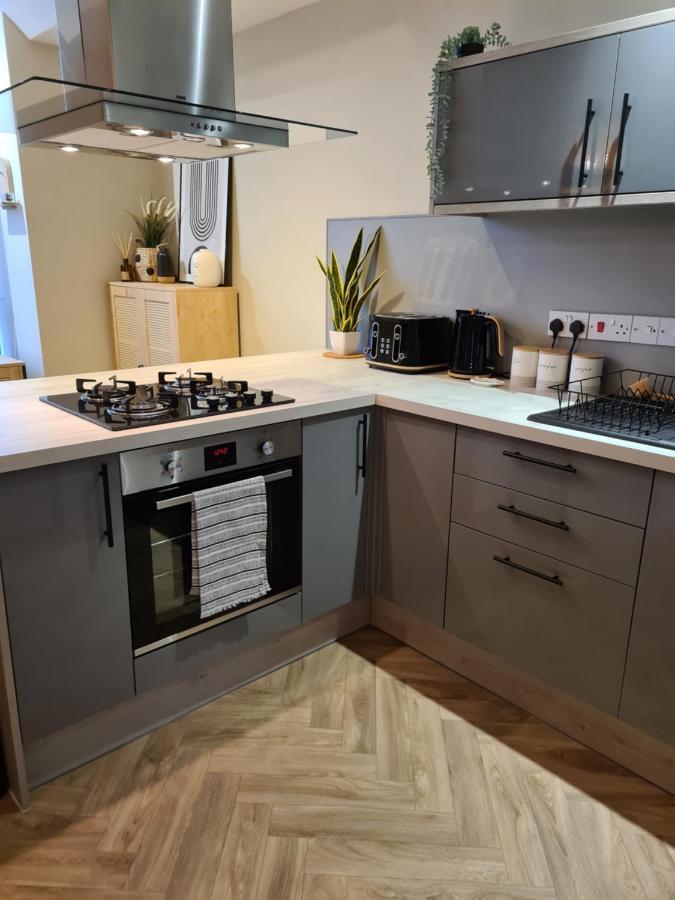 לאנלי Modern 1 Bed Apartment Next To Beach And Golf Course מראה חיצוני תמונה